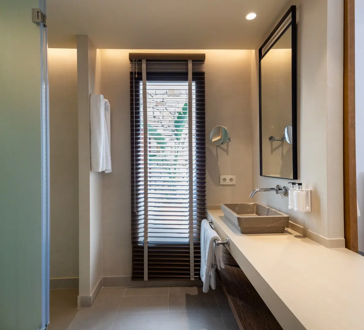 9F1A5284-Pano.webp 9F1A5284-Pano.webp