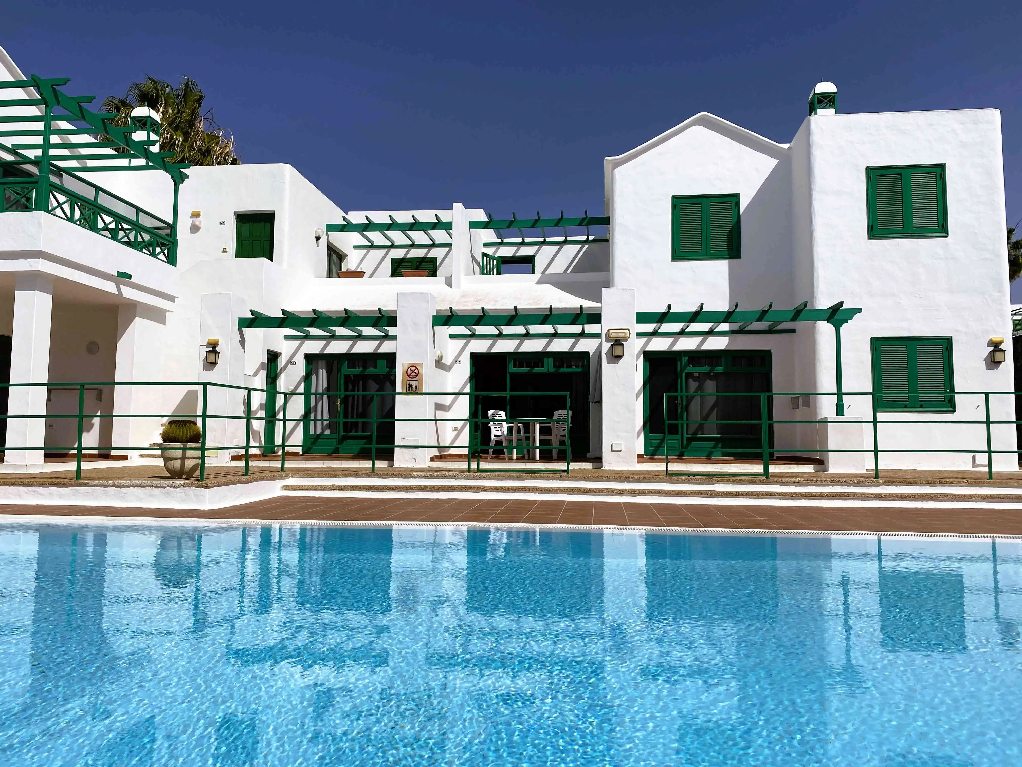 Las Palmeras Apartments