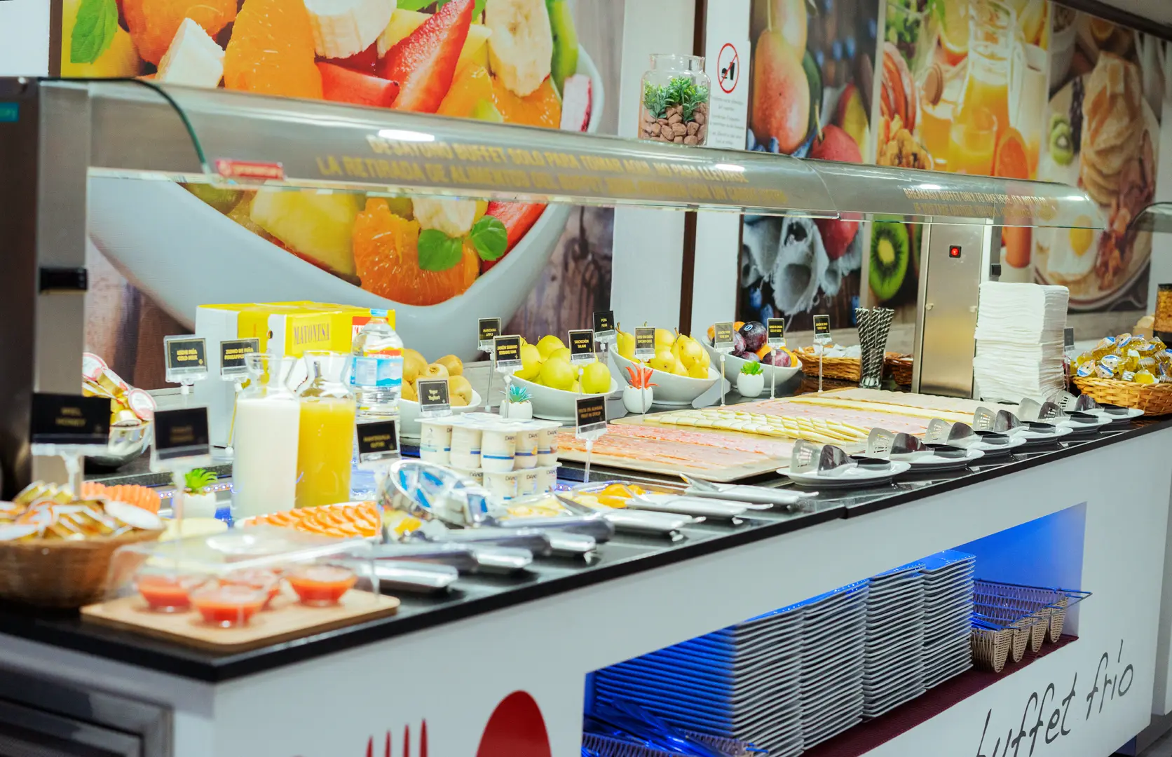 Bar cafetería y restaurante (desayunos)