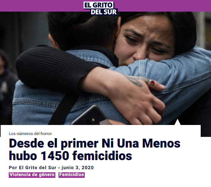 una mujer con tristeza abrazando a otra