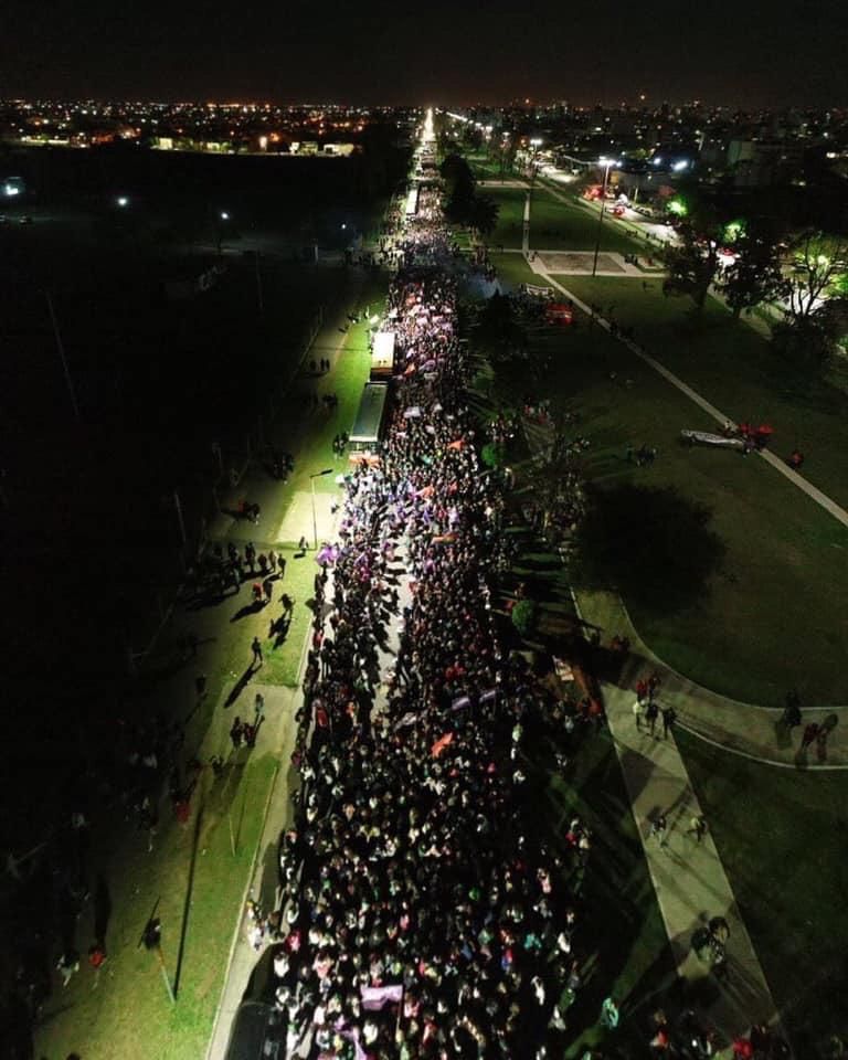 Marcha multitudinaria en el encuentro nacional de mujeres