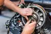 Arbeiten am Porsche Motor