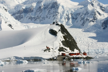 Set foot on the Antarctic Continent#}