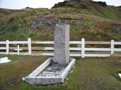 Shackleton’s grave#}