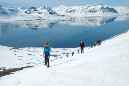 Norte de Spitsbergen, primavera ártica – Caminata, esquí y vela