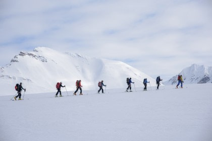 Picos Alpinos de Spitsbergen, esquí y velas