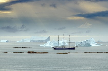 East Greenland - Scoresby Sund - Iceland, Aurora Borealis, Fly & Sail