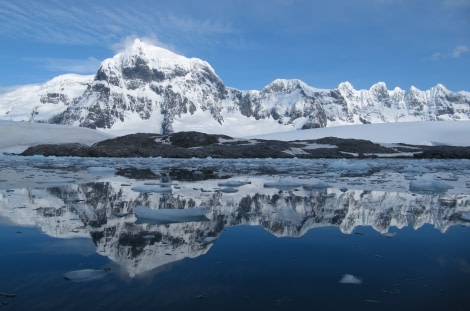 Antarctic scenery, with the Antarctic water like a mirror