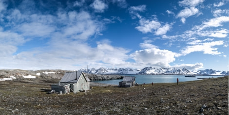 Old trapper's hut on Blomstrandhalvoya