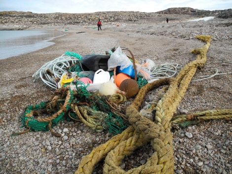 Clean up Svalbard