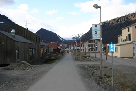 Strolling around Longyearbyen