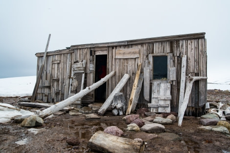 Raudfjord hut © Oliver Vogler - Oceanwide Expeditions