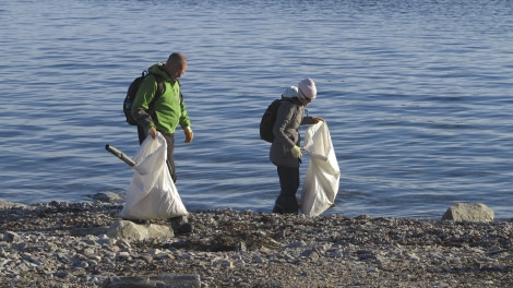 Clean up Svalbard