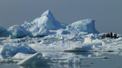 Zodiac cruising in Hinlopen Strait © Bertrand Thooris - Oceanwide Expeditions.jpg