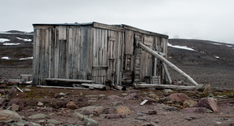 Raudfjorden Old Hut, Spitsbergen, July © Erwin Vermeulen-Oceanwide Expeditions.jpg