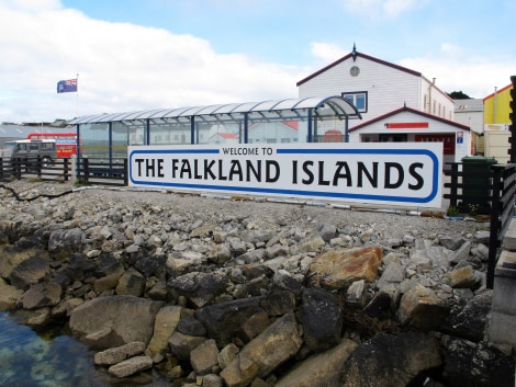 PLA27-17_Falkland Island sign-Oceanwide Expeditions.jpg