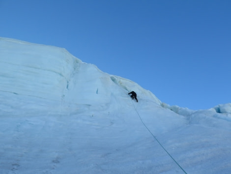 PLA30-17_12th Neiko Harbour 01 - ICe climbing on the point MAL HASKINS-Oceanwide Expeditions.JPG