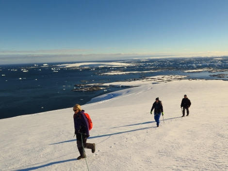 PLA30-17_20170312_ Hoveguard Island 01 - Beautiful Glacier Walk on Hoveguard Island _MAL HASKINS-Oceanwide Expeditions.JPG