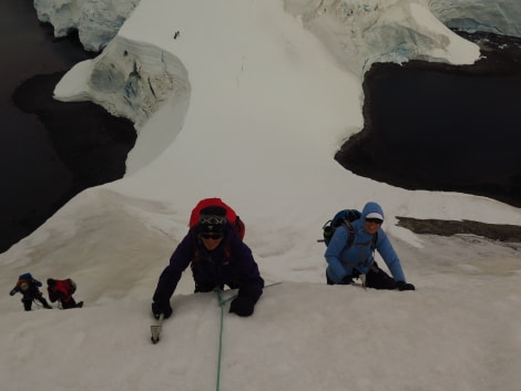 PLA30-17_11th Alimante Brown 02 - Climbing the ice above the col MAL HASKINS-Oceanwide Expeditions.JPG