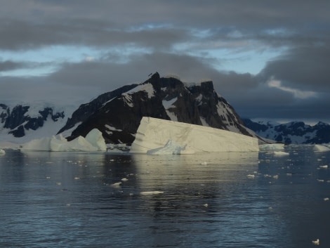 OTL28-17, Ross Sea,Day 26 Victoria Salem. Zodiac cruise landscape 2-Oceanwide Expeditions.JPG