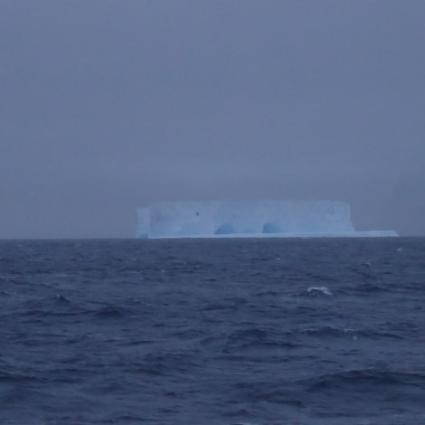 OTL28-17, Ross Sea,Day 20 Victoria Salem. Evening iceberg-Oceanwide Expeditions.JPG