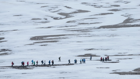 OTL05-1720170610_Engelskbukta_Group_SandraPetrowitz_DSC_5914-Oceanwide Expeditions.jpg