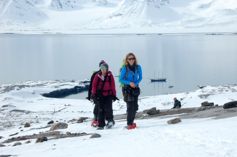 Snowshoeing, hiking, Spitsbergen, Arctic Spring © Philipp Schaudy - Oceanwide Expeditions.jpg
