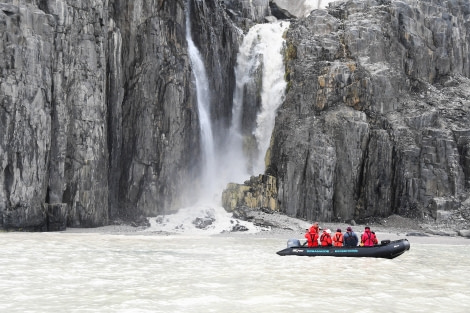 Alkefjellet, Zodiac cruise © Geert Kroes - Oceanwide Expeditions.jpg