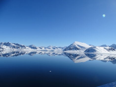 Glacier, Svalbard, Juli © Nikki Born-Oceanwide Expeditions.jpg