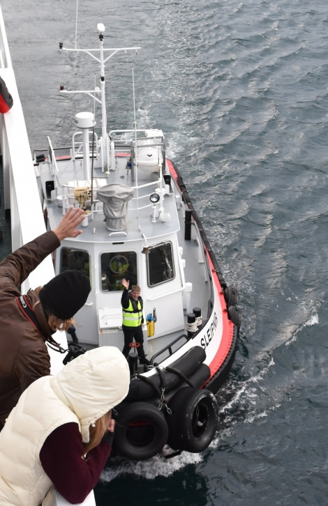 PLA17-17, Day 1 Åsa Lindgren 20170918 1 pilot waving us off _Oceanwide Expeditions.JPG