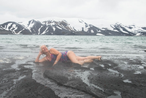 PLA25-17, 2018-01-06 Deception Island - Polar Plunge - Esther Kokmeijer-28_© Oceanwide Expeditions.jpg