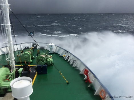 OTL25-18, Day 11, 20171226_SandraPetrowitz_Ortelius_Pitching_© Oceanwide Expeditions.jpg