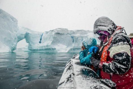 PLA25-17, 2018-01-04 Zodiac Cruize - Booth Island Bay - Esther Kokmeijer-18_© Oceanwide Expeditions.jpg