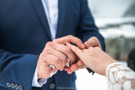 PLA25-17, 2018-01-04 Petermann - Wedding Ceremony - Esther Kokmeijer-16_© Oceanwide Expeditions.jpg