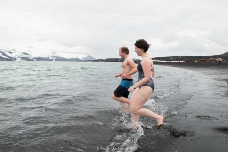 PLA25-17, 2018-01-06 Deception Island - Polar Plunge - Esther Kokmeijer-35_© Oceanwide Expeditions.jpg