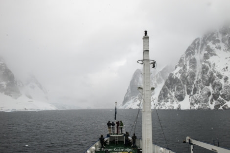 PLA24-17, 2017-12-22 - Lemaire Channel Esther Kokmeijer-01_© Oceanwide Expeditions.jpg