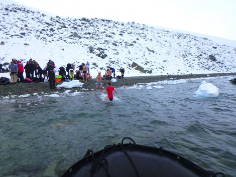 PLA31-18 Polar Plunge P3220013 © Oceanwide Expeditions.jpg © Oceanwide Expeditions.jpg