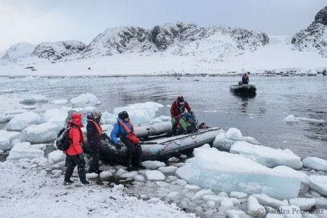 OTL32-18 20180320_SandraPetrowitz_Lagoon_Zodiac © Oceanwide Expeditions.jpg