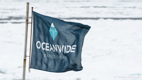 OTL02-18 20180526_OrteliusFlag_SandraPetrowitz-Oceanwide Expeditions.jpg
