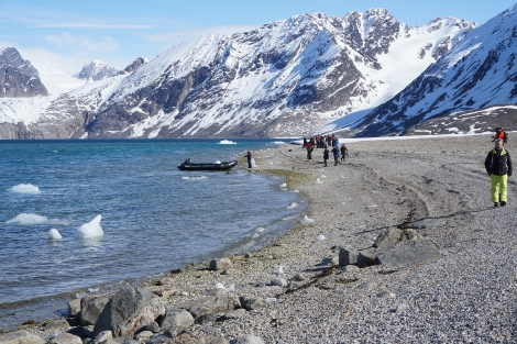 OTL04-18 20180606_SandraPetrowitz_20180606_landing tinayrebukta_ matthias-Oceanwide Expeditions.jpg