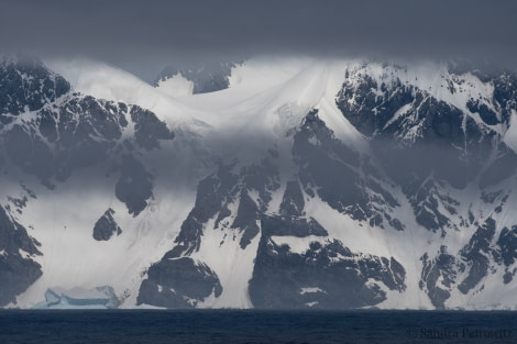 Elephant island © Sandra Petrowitz - Oceanwide Expeditions.jpg