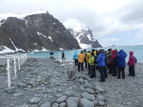 PLA23-18, 14 DEC, Orcadas cemetery -Oceanwide Expeditions.JPG