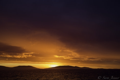 PLA24-18, 24th Falklands sunset -Oceanwide Expeditions.jpg