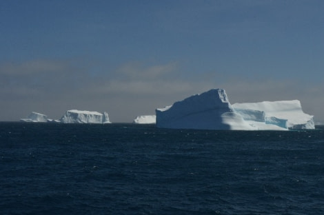 PLA23-18, 14 DEC, Icebergs -Oceanwide Expeditions.jpg