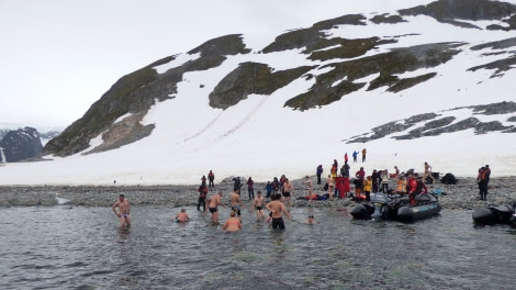 OTL30-19, Polar plunge from Christophe - Oceanwide Expeditions.JPG