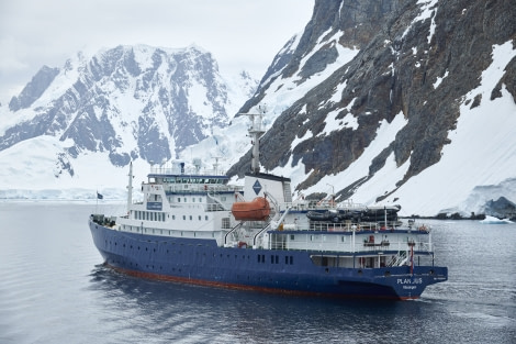 Antarctica, Plancius © Mike Louagie-Oceanwide Expeditions.jpg