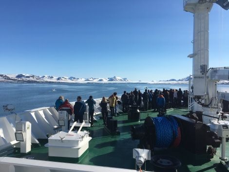 HDS05-19, DAY 02, MiriamVermeij-2206-watching belugas - Oceanwide Expeditions.jpg