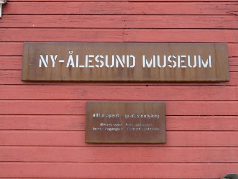 HDS06-19, DAY 05, MiriamVermeij-0207-Ny Alesund museum - Oceanwide Expeditions.jpg