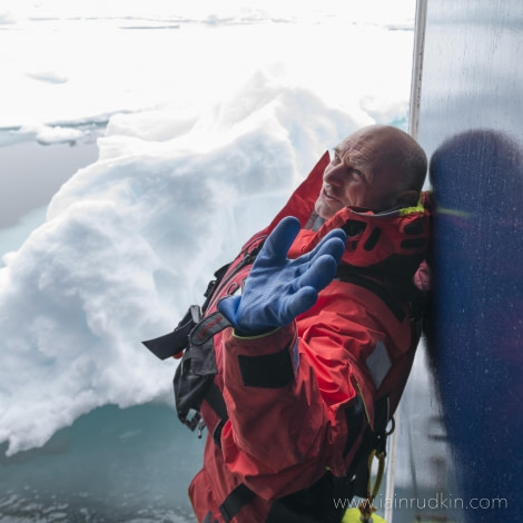 HDS06-19, DAY 06, Iain Rudkin - Tripod Retrieval2 - 03072019 - Oceanwide Expeditions.jpg