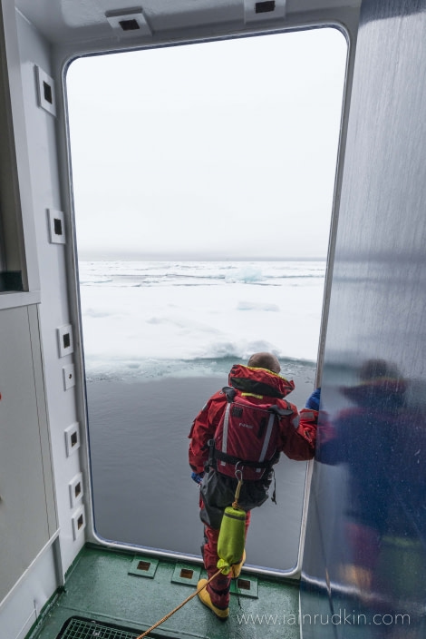 HDS06-19, DAY 06, Iain Rudkin - Tripod Retrieval1 - 03072019 - Oceanwide Expeditions.jpg